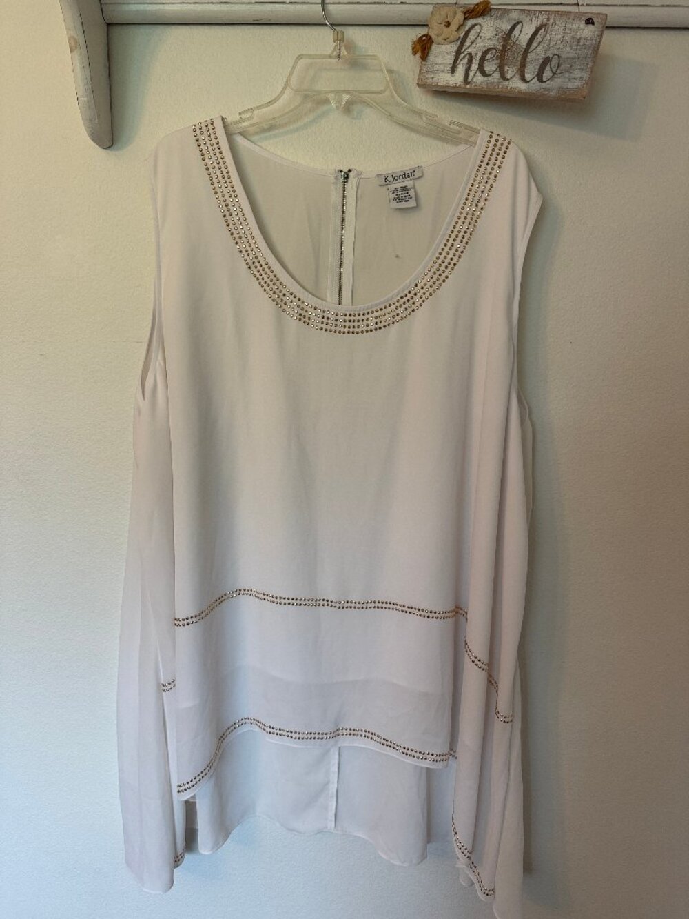 🌻  K. Jordan Cream Seeeveless tunic with gold accents
